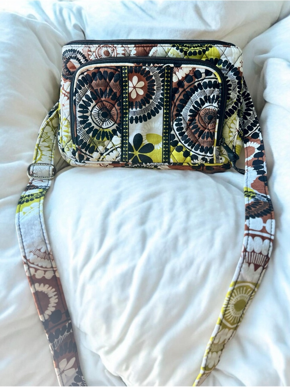 Vera Bradley Quilted “Cocoa Moss” Retired Pattern Built in Wallet Adjustable